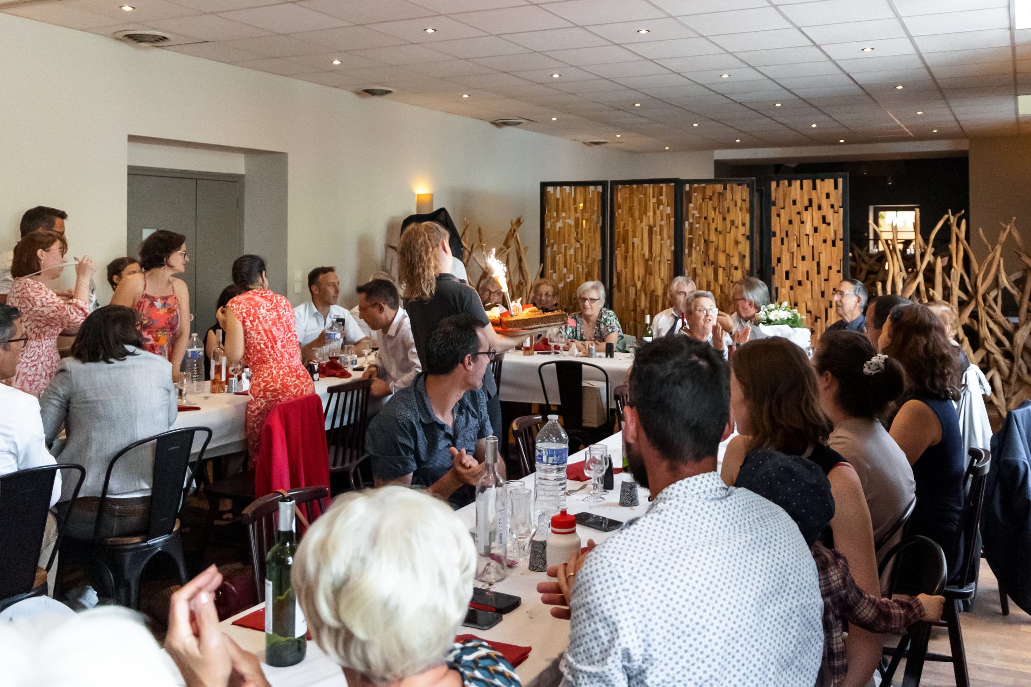 Restaurant l'orée du parc à Becherel - la grange - les repas de famille - la salle Caradeuc